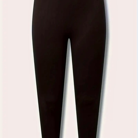 Black Cut-Out Leggings - Picture 4 of 6